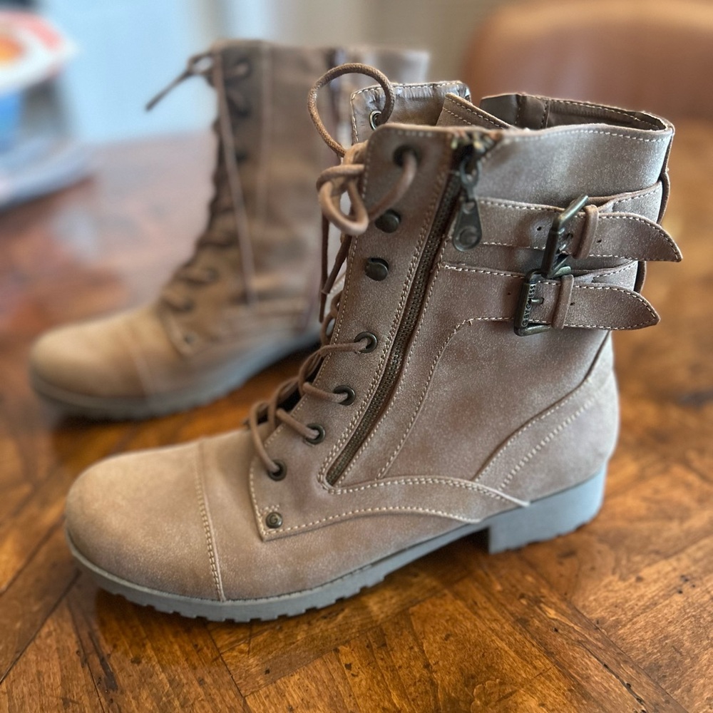 G by Guess EUC Women’s Size 10M Tan/Brown Boots